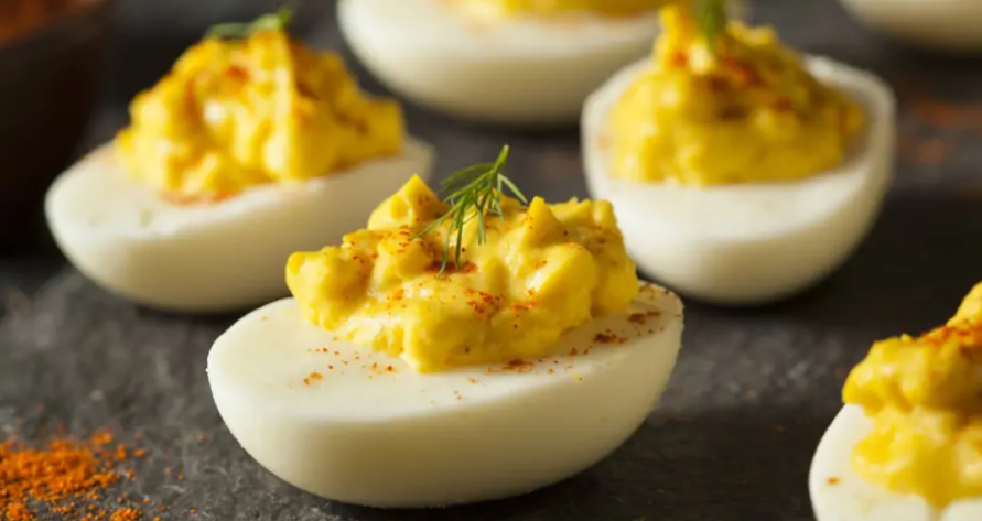 Как приготовить фаршированные яйца по-японски: очень быстро исчезнут со стола