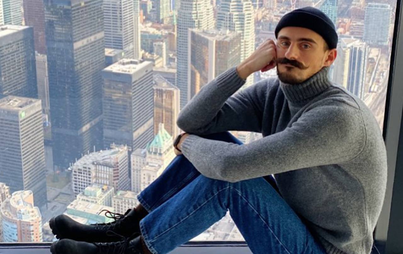 Покупает ношеные кроссовки: Николас Карма узнал стоимость лука известного комика Антона Мурафы (видео)