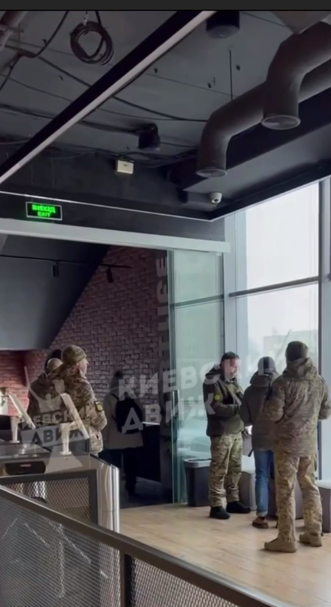 Законно ли вручать повестки в спортивных залах: ответ юриста и ТЦК