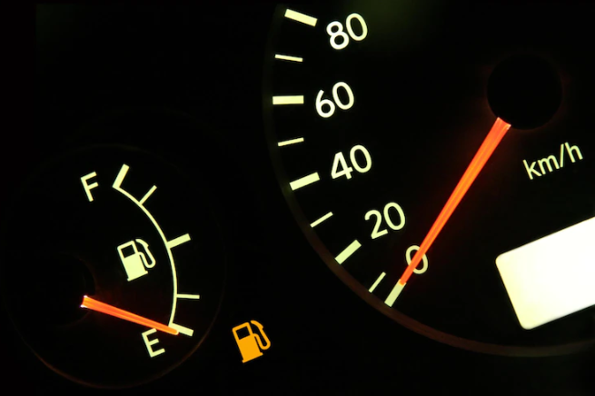 Чому їздити з напівпорожнім баком небезпечно для автомобіля: це важливо знати