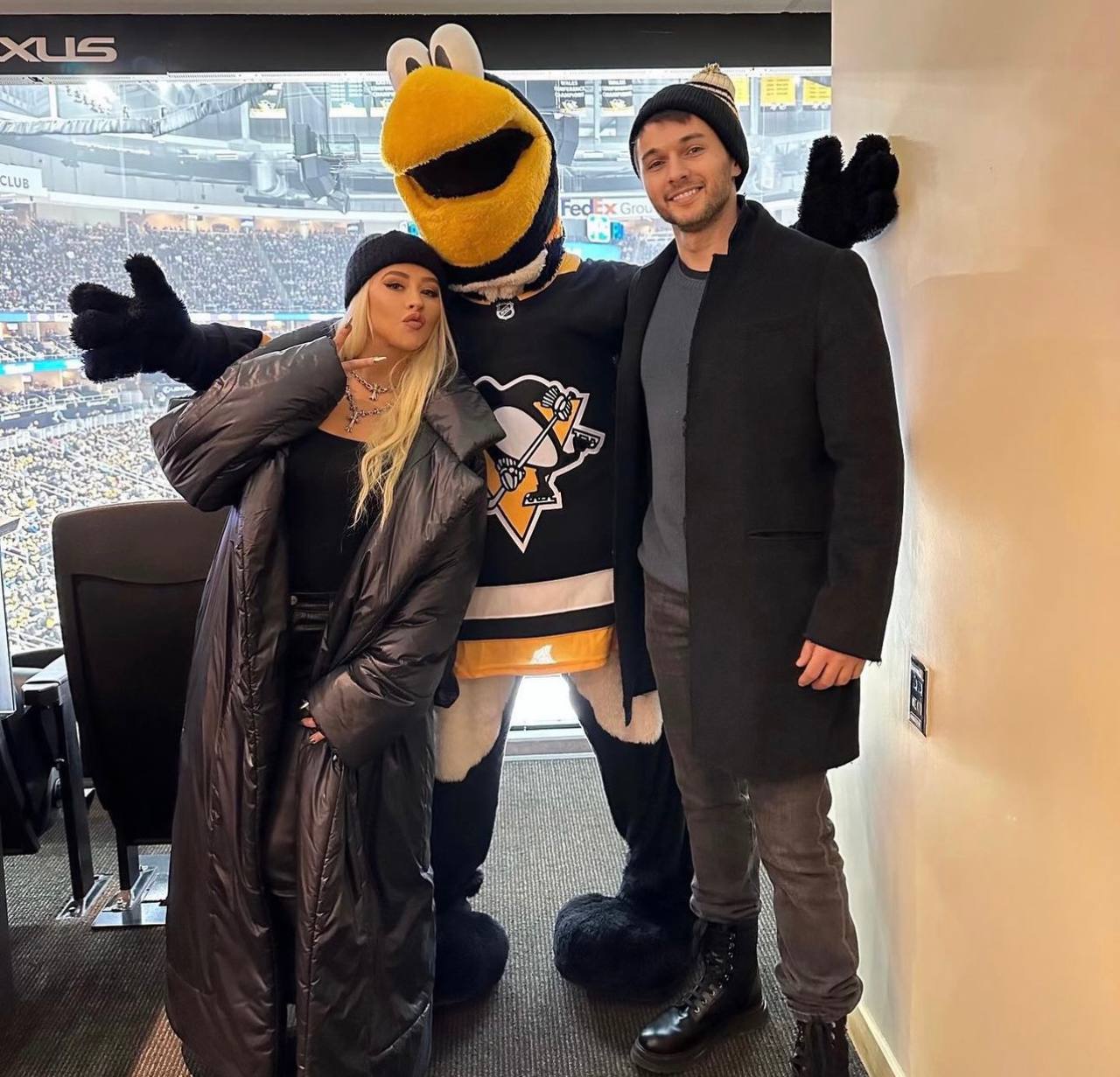 6 мировых звездных пар, которые обручились в День Святого Валентина