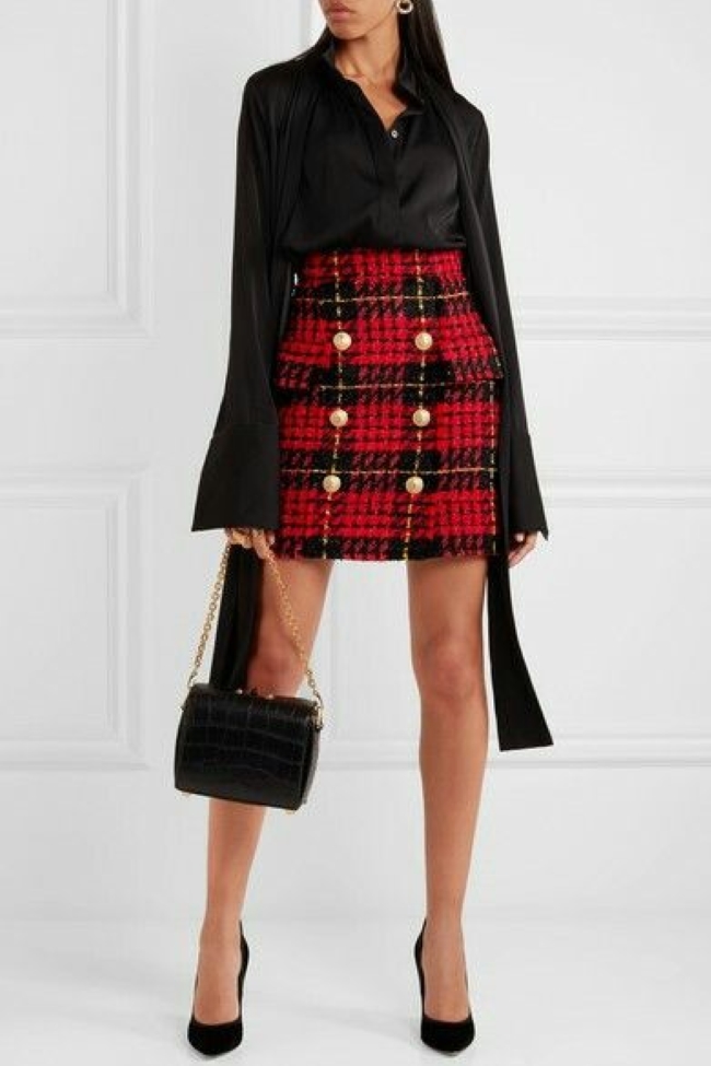 Стилістка назвала універсальні речі у клітинку: як їх носити (фото)