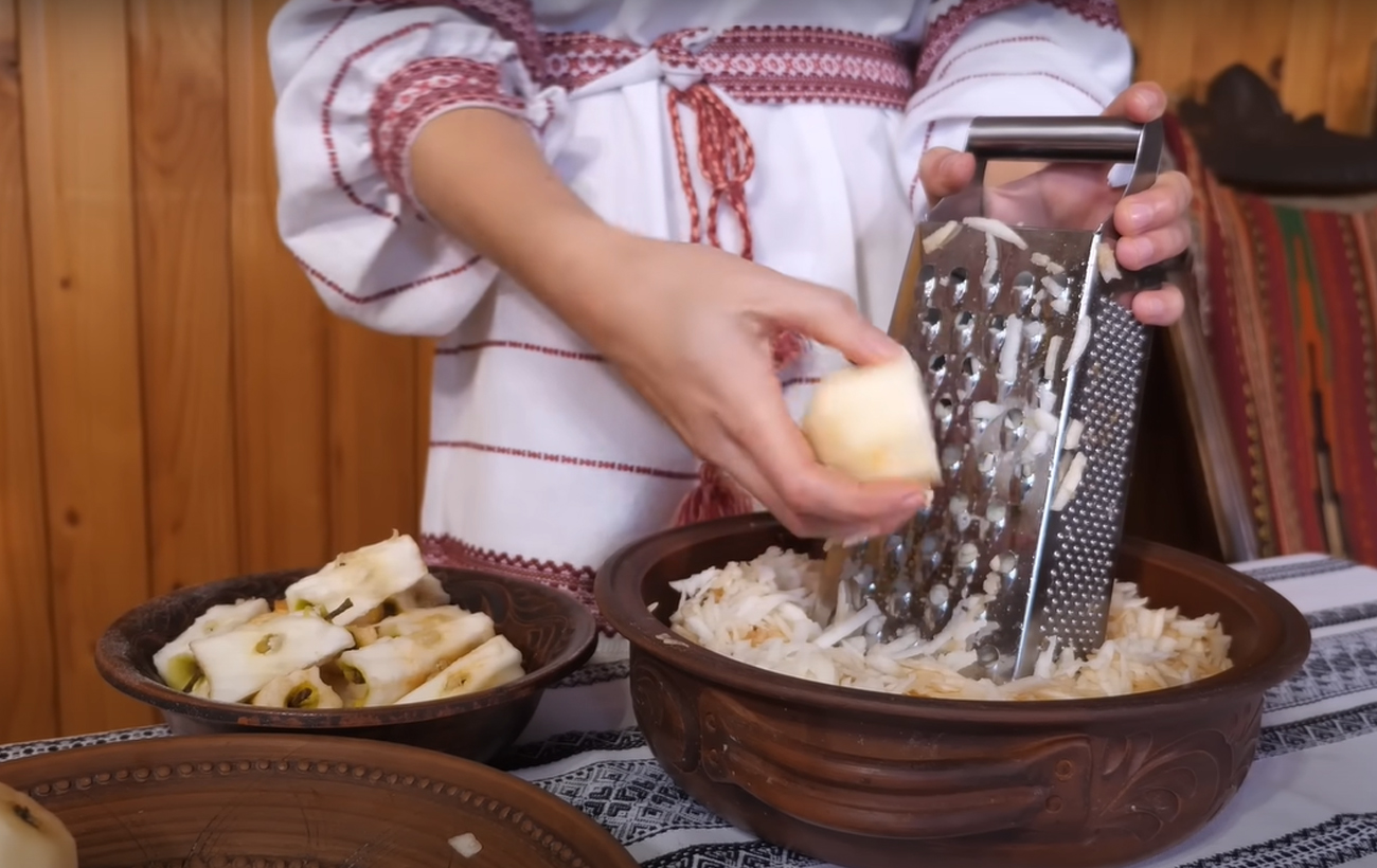 Яблочный пляцок на песочном тесте: вкусный десерт с Галичины, который тает во рту