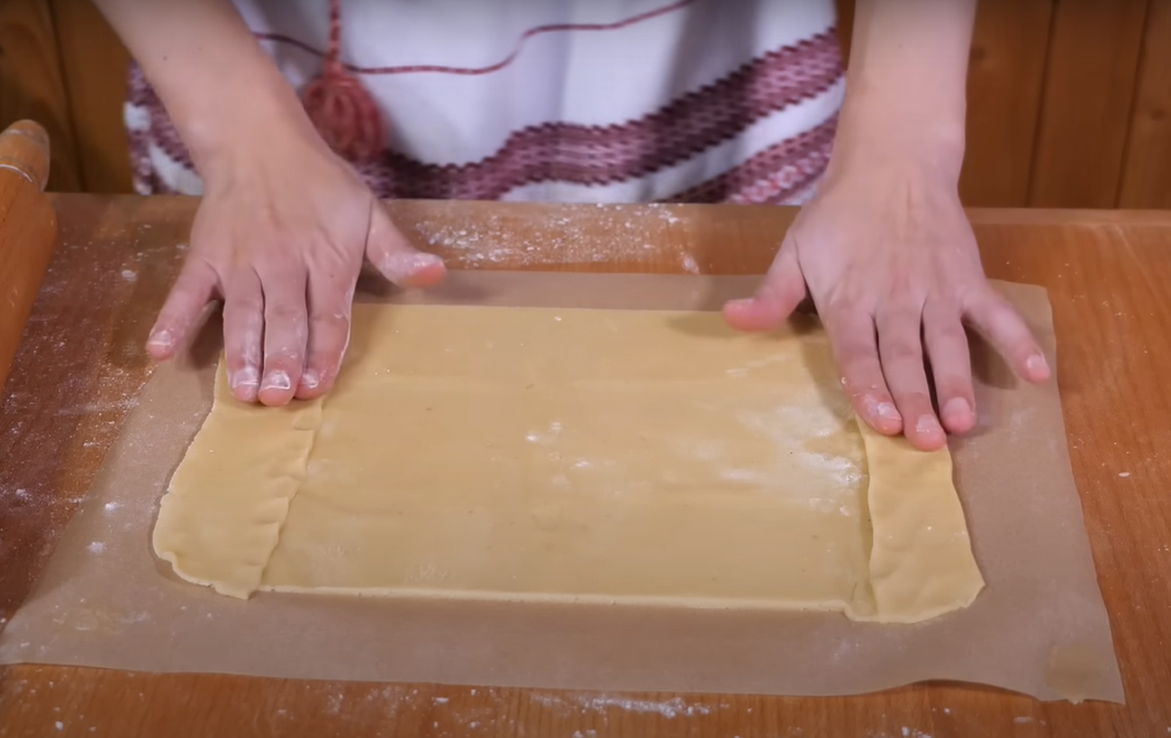 Яблочный пляцок на песочном тесте: вкусный десерт с Галичины, который тает во рту