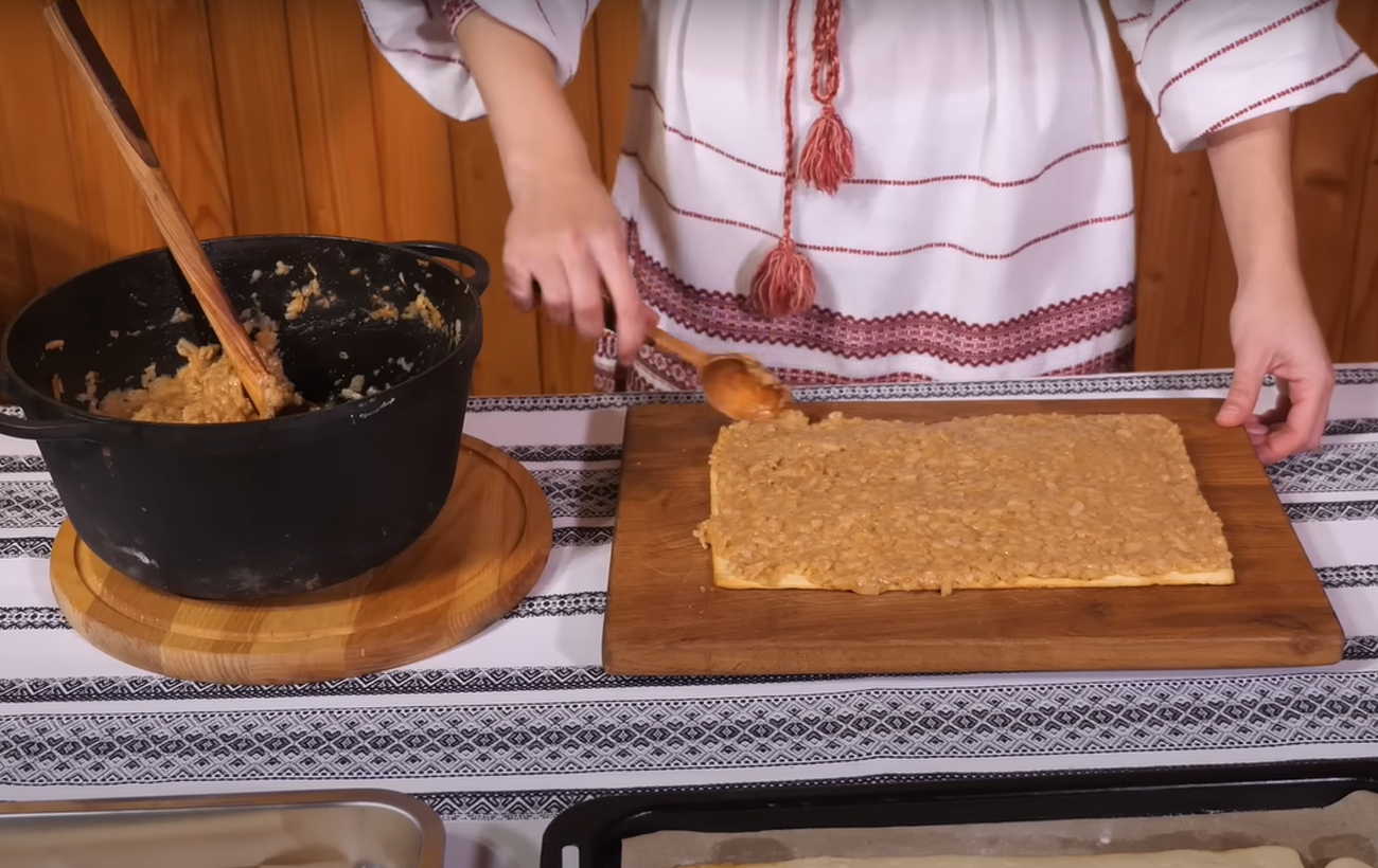 Яблочный пляцок на песочном тесте: вкусный десерт с Галичины, который тает во рту