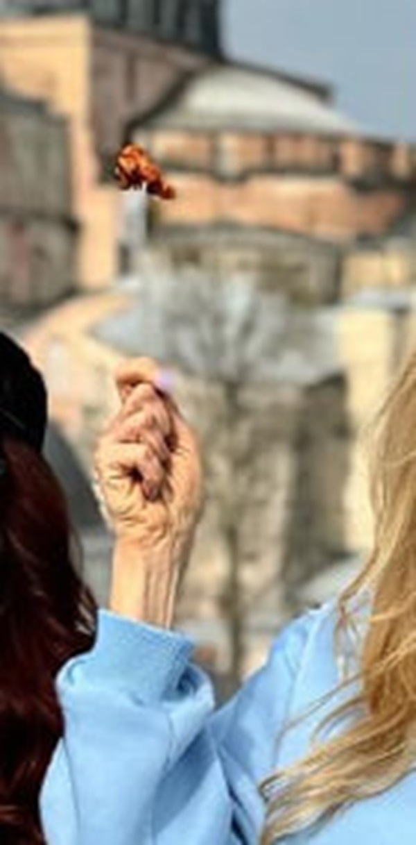 &quot;Что с вами?&quot;: Полякова озадачила сеть странной деталью на фото