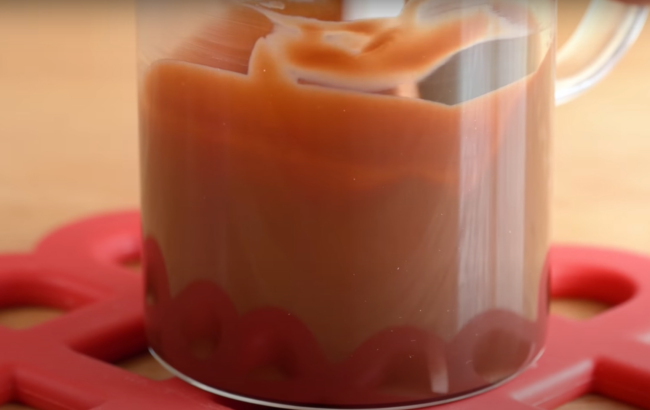 Ефектне тістечко з шоколадним мусом: простий рецепт без випікання