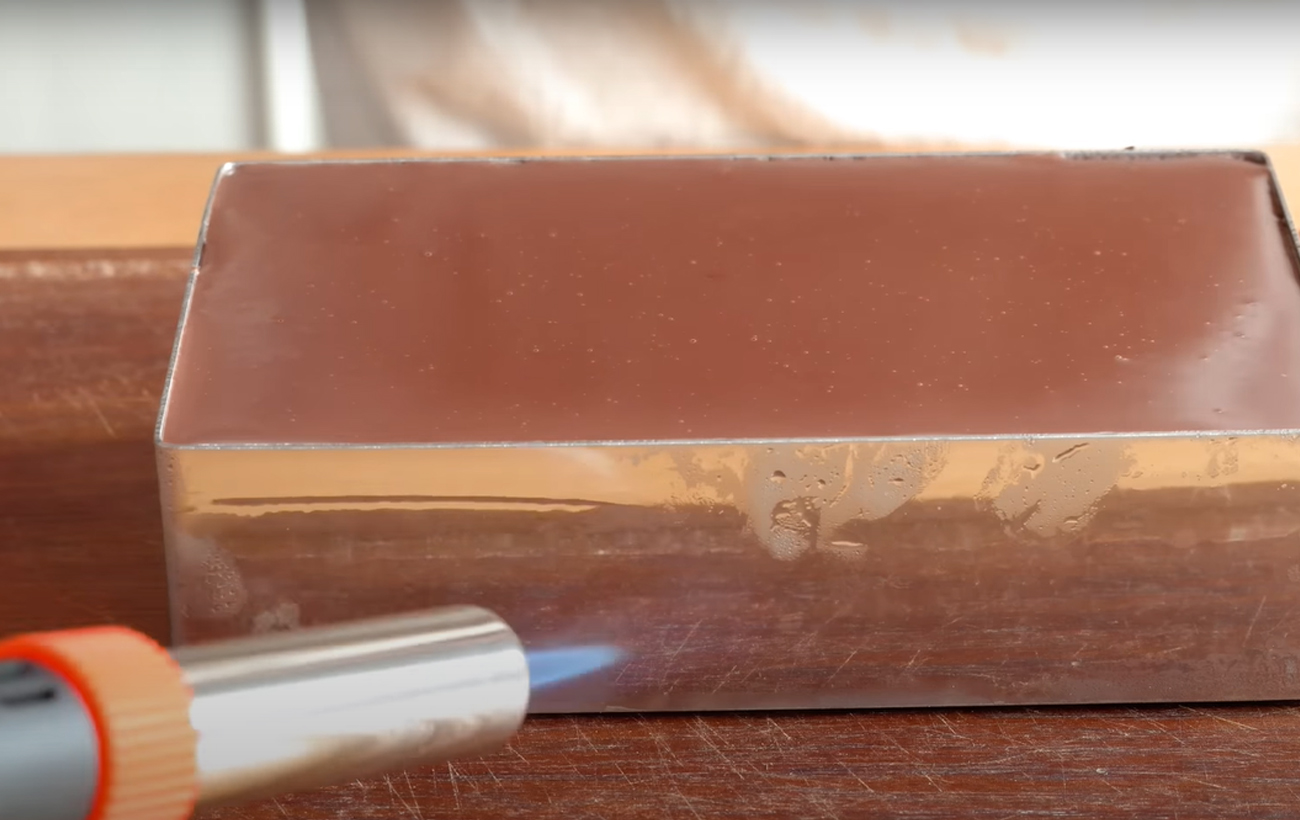 Ефектне тістечко з шоколадним мусом: простий рецепт без випікання