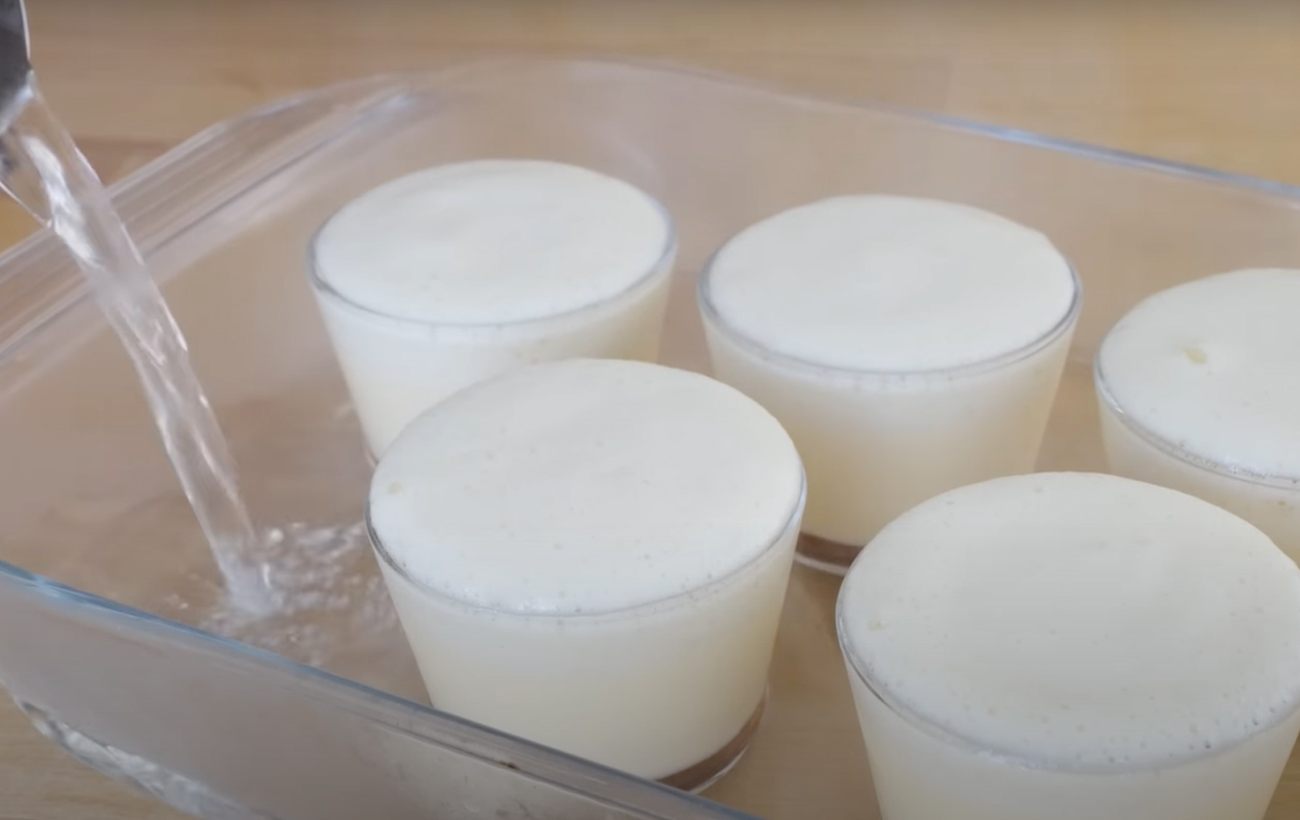 Ніжний кремовий десерт: швидкий рецепт крем-брюле з карамеллю (фото)