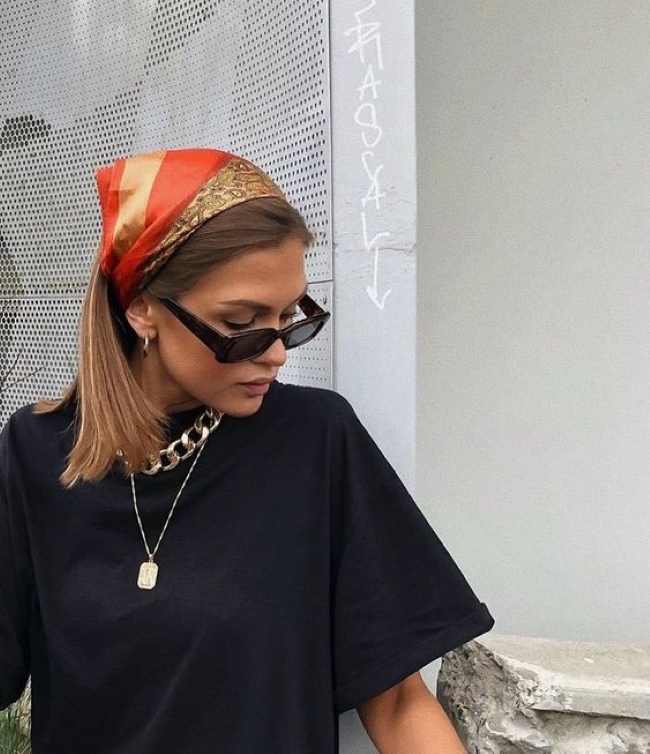 Стилистка сказала, как весной можно интересно носить платок