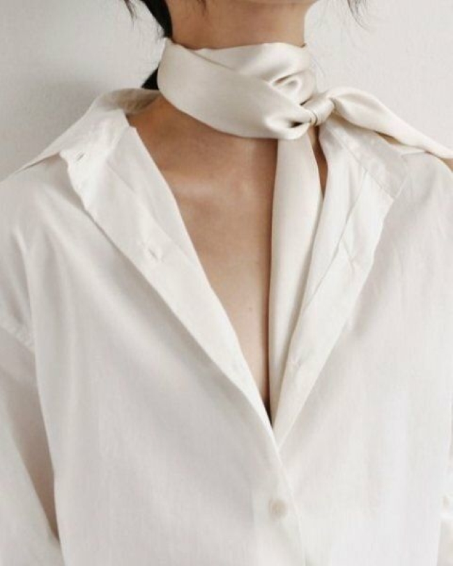 Стилистка сказала, как весной можно интересно носить платок