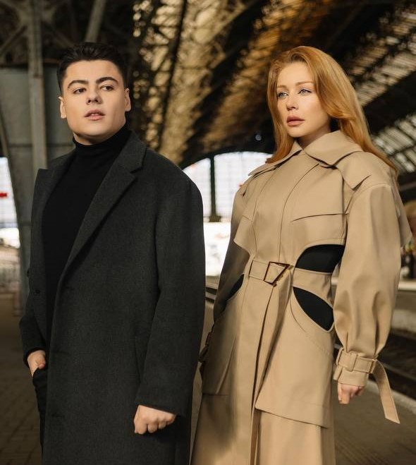 Сколько стоит соблазнительный тренч Тины Кароль из нового клипа (фото)