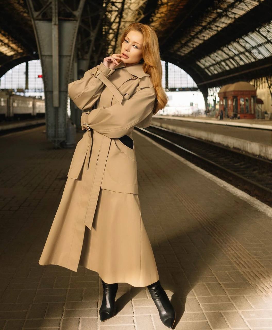 Сколько стоит соблазнительный тренч Тины Кароль из нового клипа (фото)