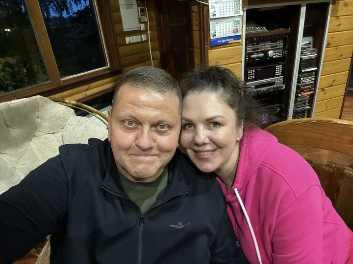 Залужный растрогал сеть новым селфи с любимой и честно ответил на вопрос фанатов (фото)