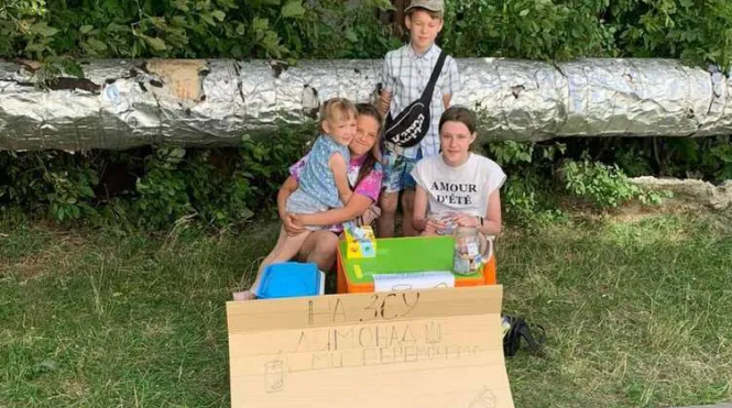 У Львові діти готують і продають лимонад, щоб допомогти ЗСУ: вже зібрали велику суму