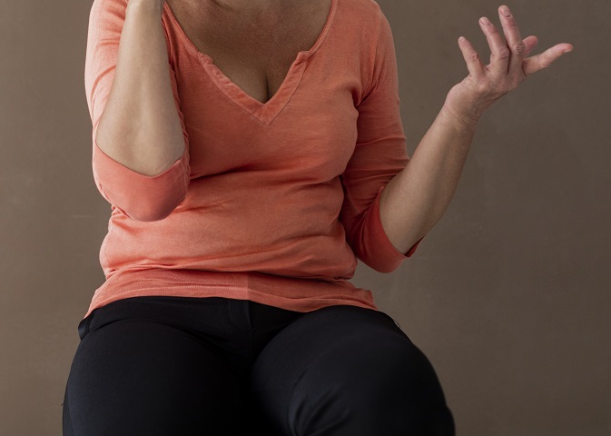 Безжалостно старят и превращают в &quot;простушку&quot;: 5 вещей, о которых нужно забыть женщинам после 45