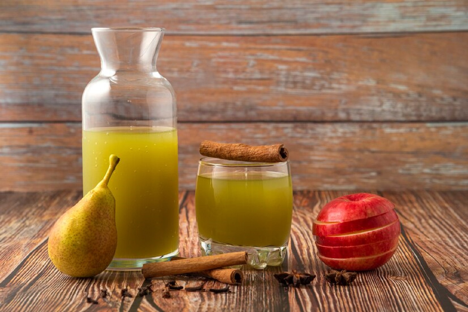 От спотыкача до сидра. 5 вкусных алкогольных напитков, которые можно сделать из вашего урожая