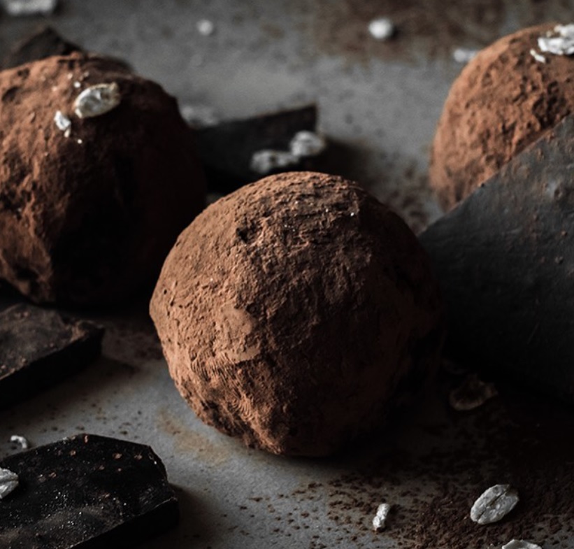 Найпростіший рецепт корисних шоколадних цукерок: всього за п'ять хвилин