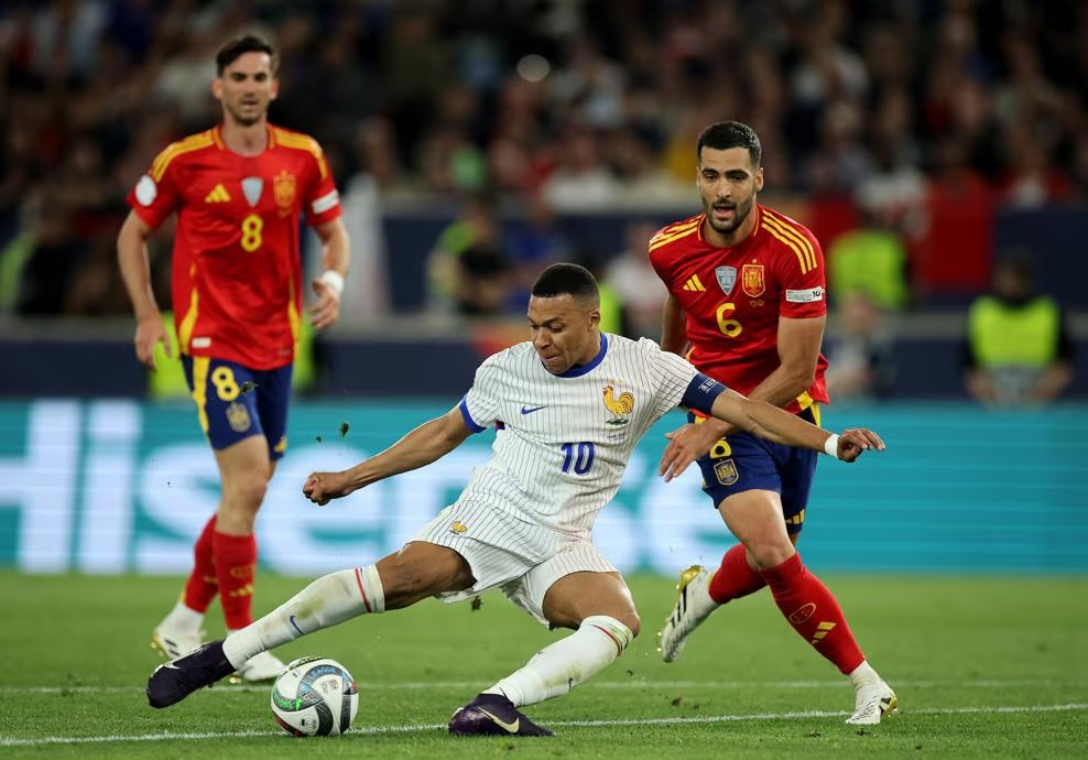 Безумие с девятью голами: Испания и Франция выдали суперматч в полуфинале Лиги наций