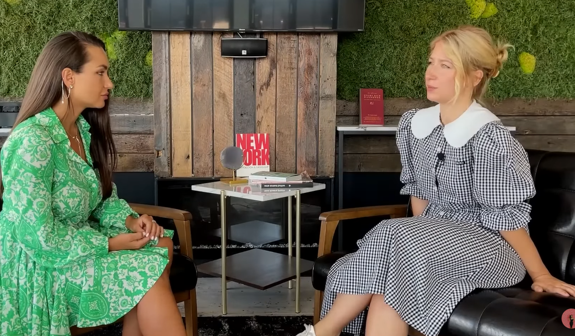 &quot;Я боялася повертатися додому&quot;: донька Єгорової зі сльозами на очах розповіла, як мама била її в дитинстві