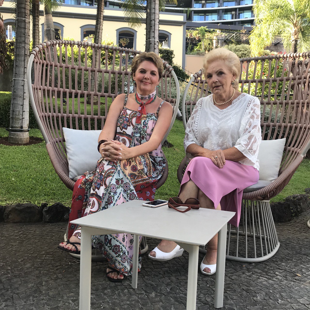 Зіркова телеведуча поділилася простими лайфхаками для стильного літнього гардеробу