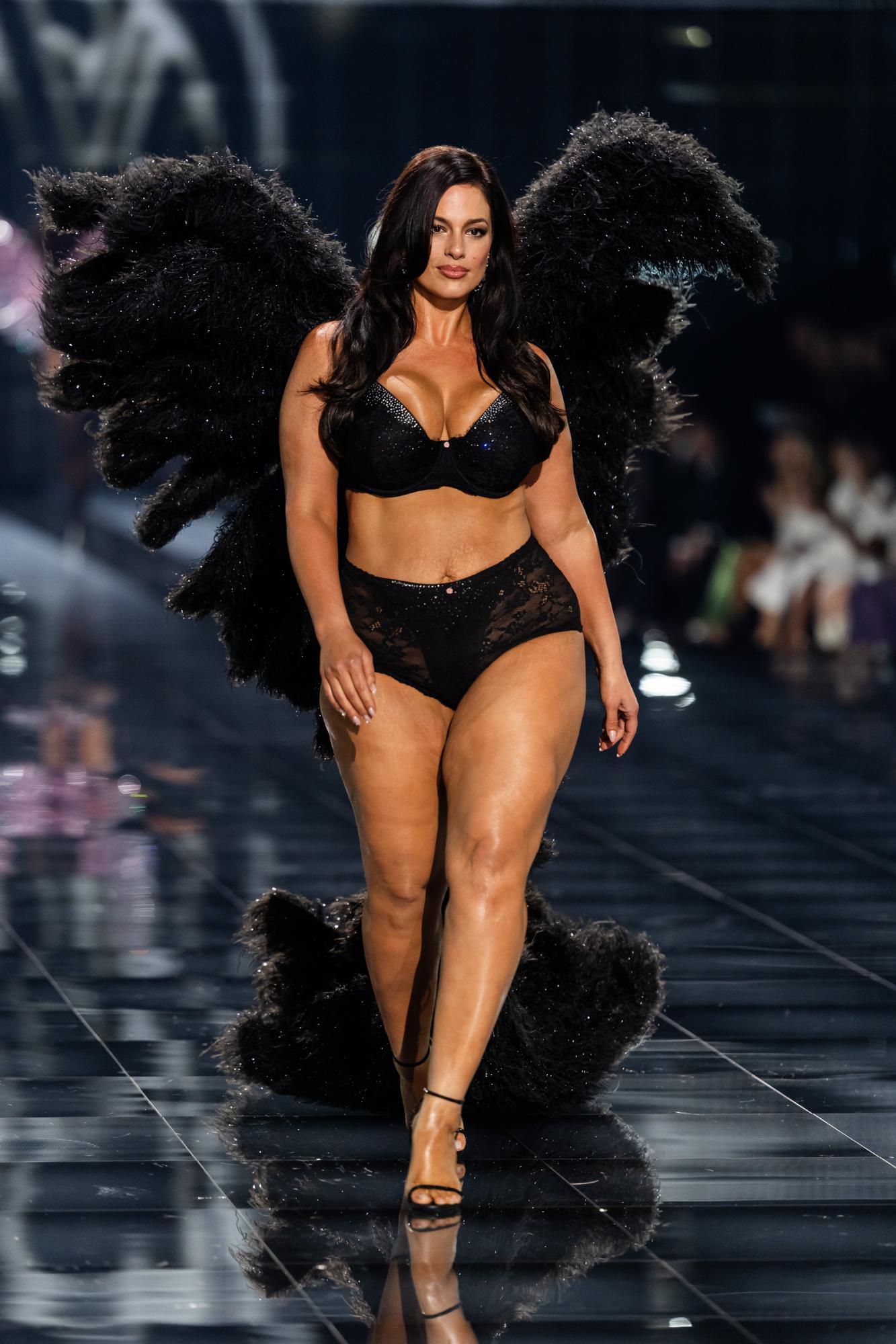 Найефектніші виходи на Victoria’s Secret Show 2025: вагітна Жасмін Тукс і легендарні &quot;ангели&quot; (фото)