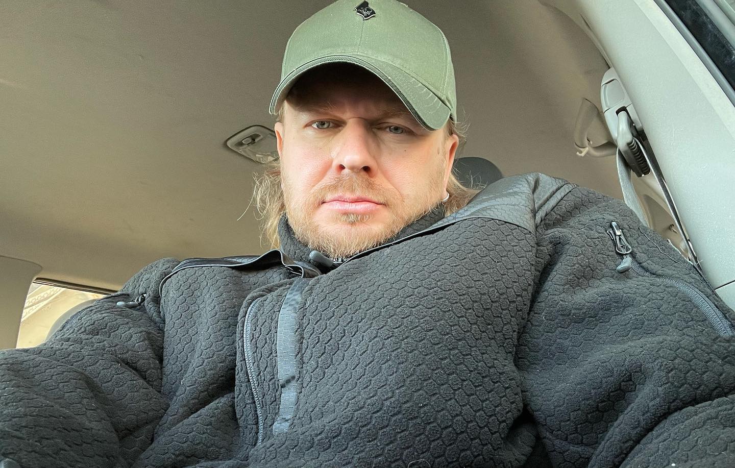 Зірки шоу-бізнесу, які захищають Україну зі зброєю в руках