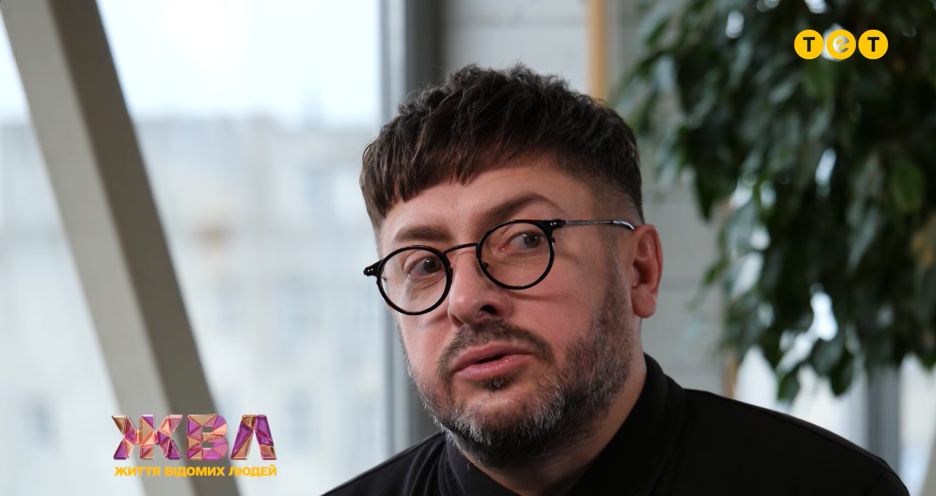 &quot;У нас разные дороги&quot;: Алексей Суханов со слезами на глазах рассказал о разговоре с мамой-россиянкой