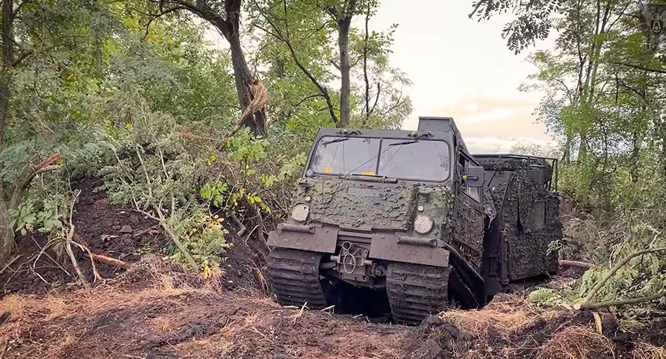 Їде і в сніг, і в болото. ЗСУ отримали унікальну машину: ось як вона виглядає