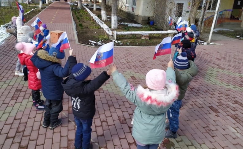 Методы НКВД и павлики морозовы: в России &quot;промывают&quot; мозги детям в садиках