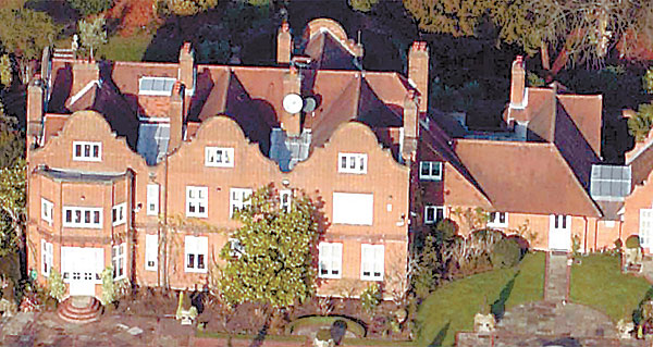 Українські біженці зможуть жити в будинку Оззі Осборна: ось як виглядає цей особняк за 6 млн євро