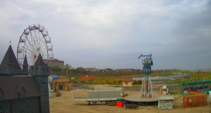 У Кирилівці море стало кольору какао: як зараз виглядає курортне селище (фото)