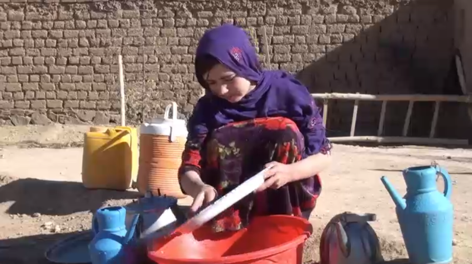 &quot;У нас не було вибору&quot;: батьки продали 9-річну донечку, щоб прогодувати інших дітей