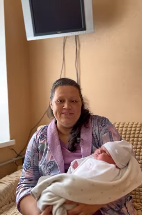 Дівчинка-богатирка: у Чернівецькій області жінка народила 10 дитину