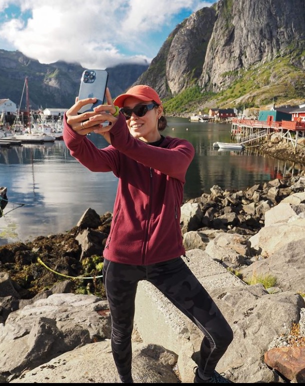 В Европе проучили россиянку и сделали страшную надпись на ее машине: что там нацарапали