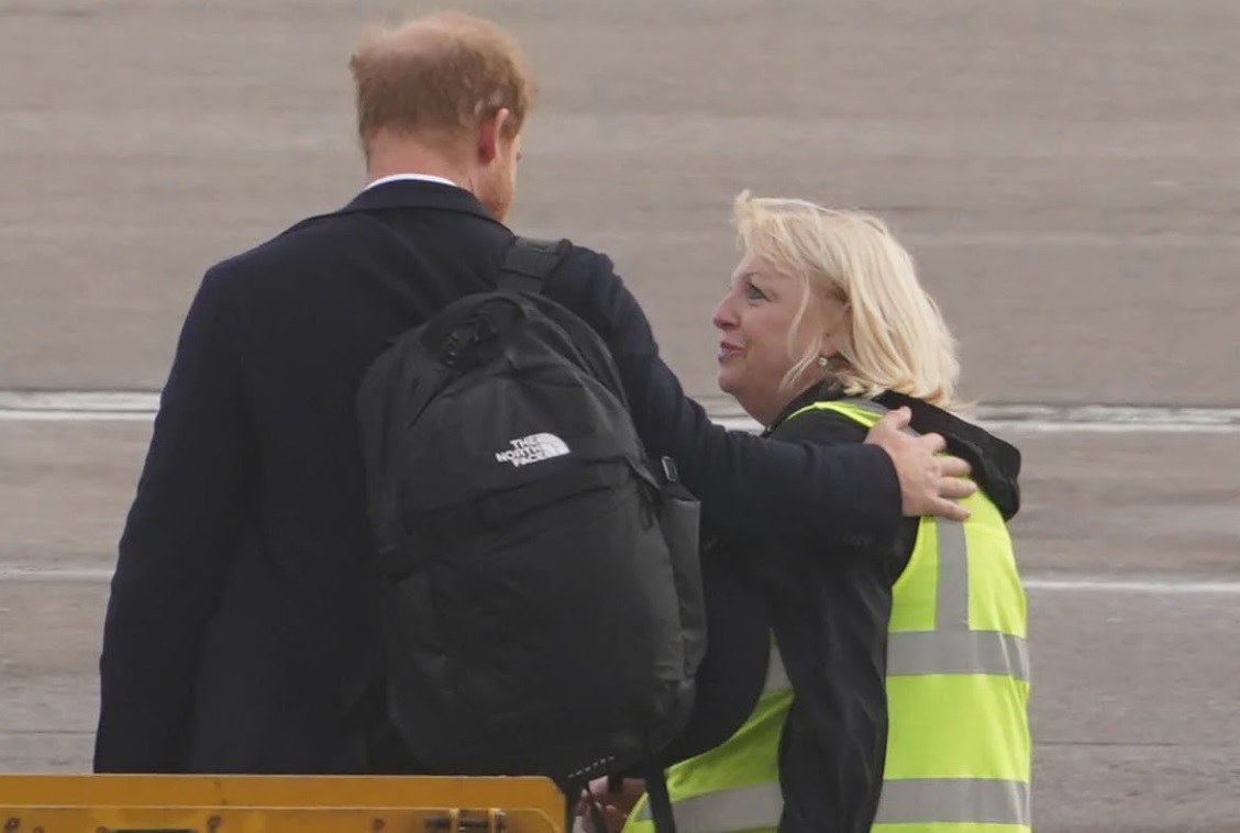 Один в горі. Стало відомо, чому Гаррі приїхав до Єлизавети без Меган Маркл