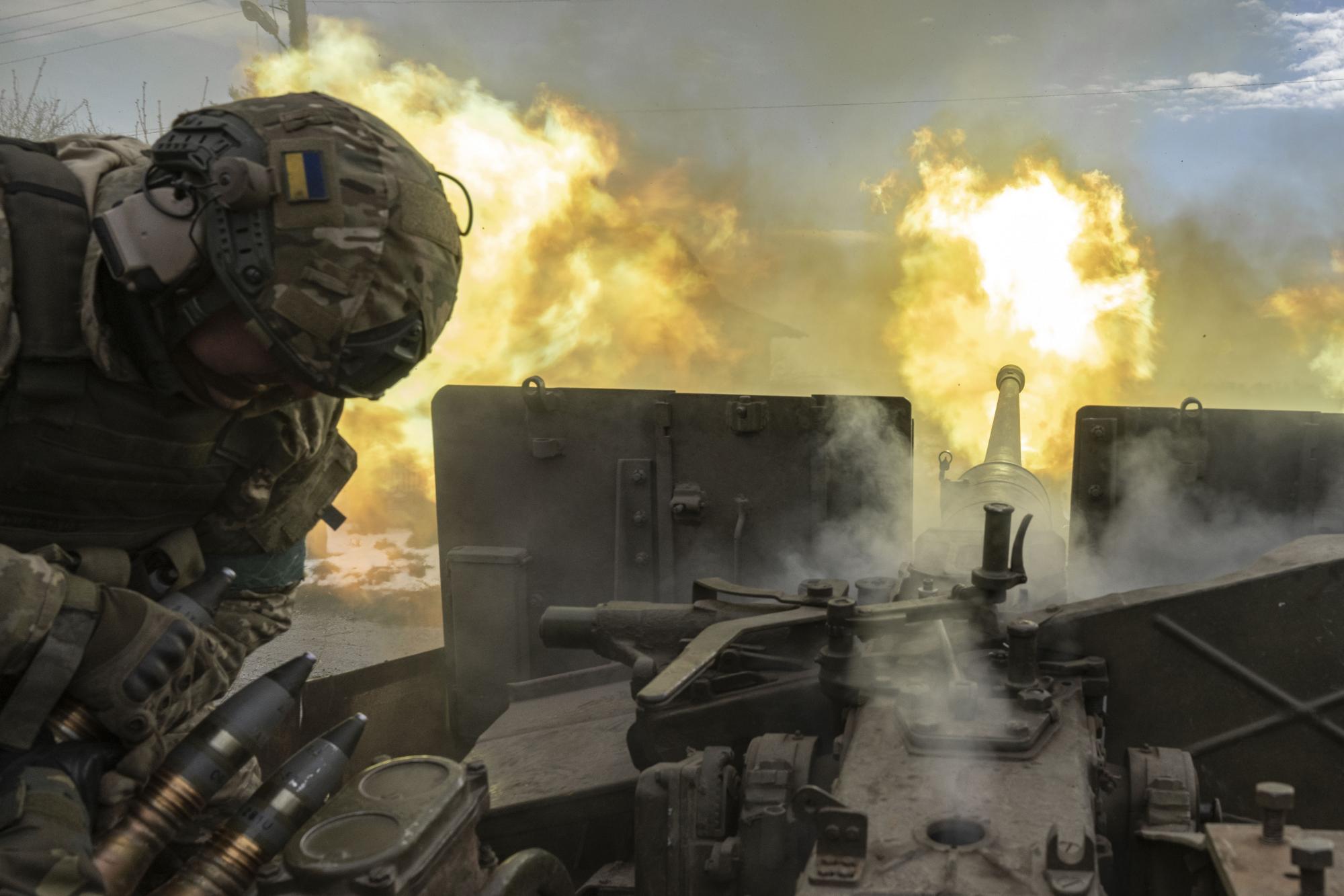 Ризик оточення Авдіївки та дефіцит ресурсів. Що відбувається на фронті напередодні зими