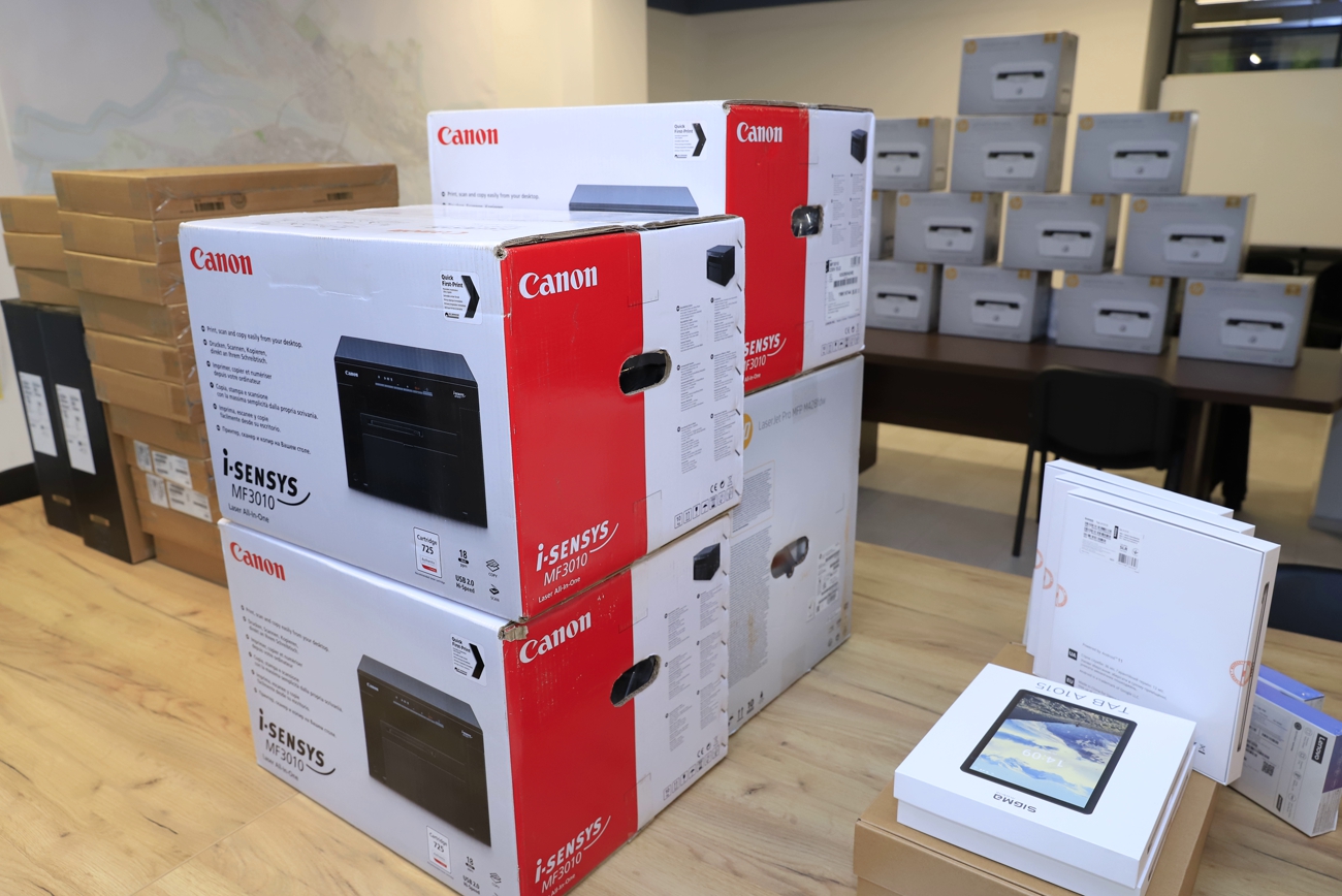 Дніпро передав чергову партію оснащення українським захисникам