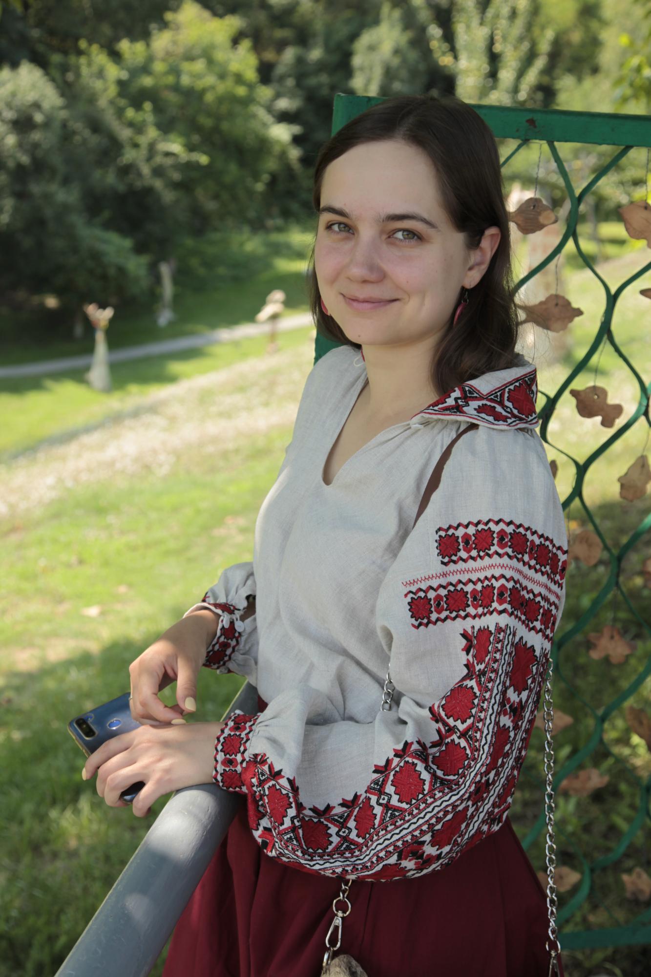 Маю сорочку прабабусі. Покрокова інструкція, як зберігати речі з історією