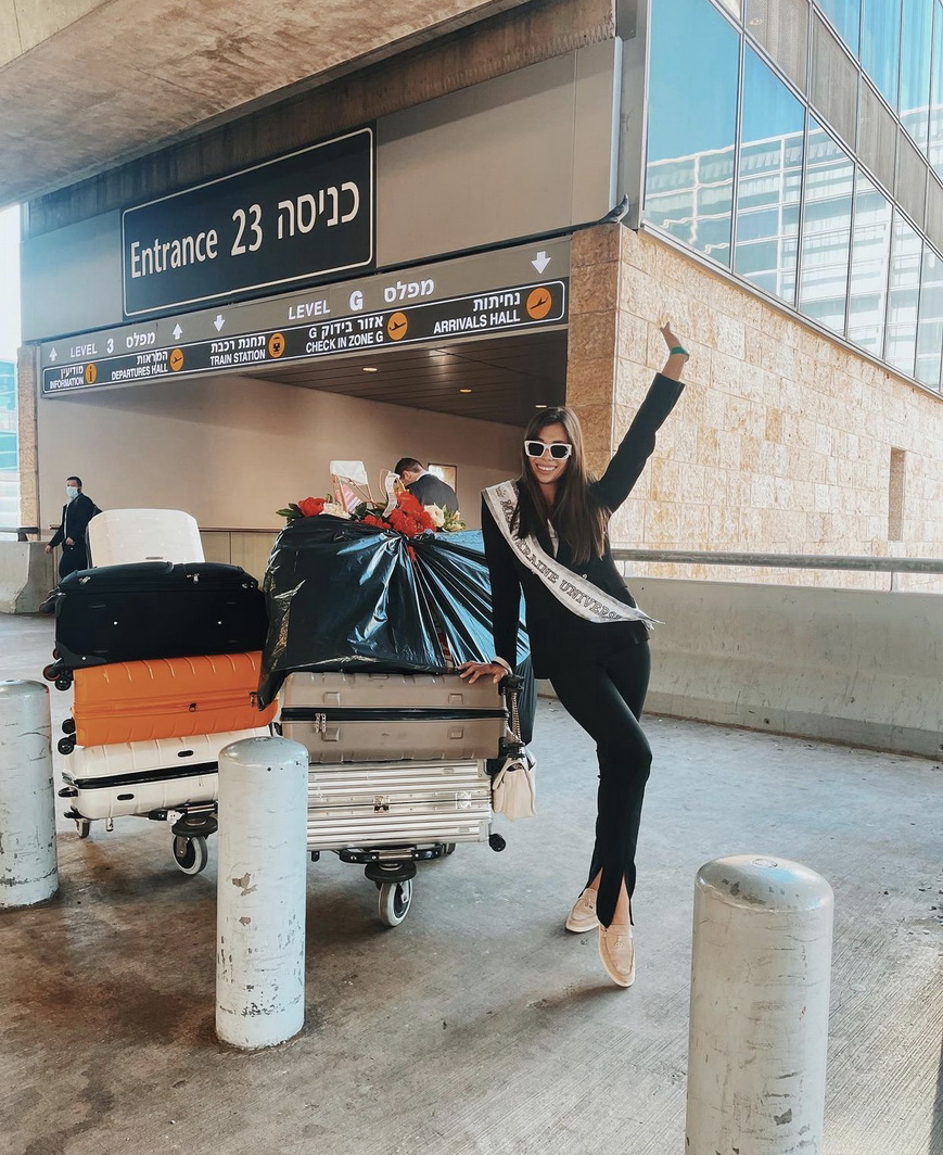 Міс Всесвіт 2021: що відомо про сукню Анни Неплях, яку називають "вишиваним кодом України"