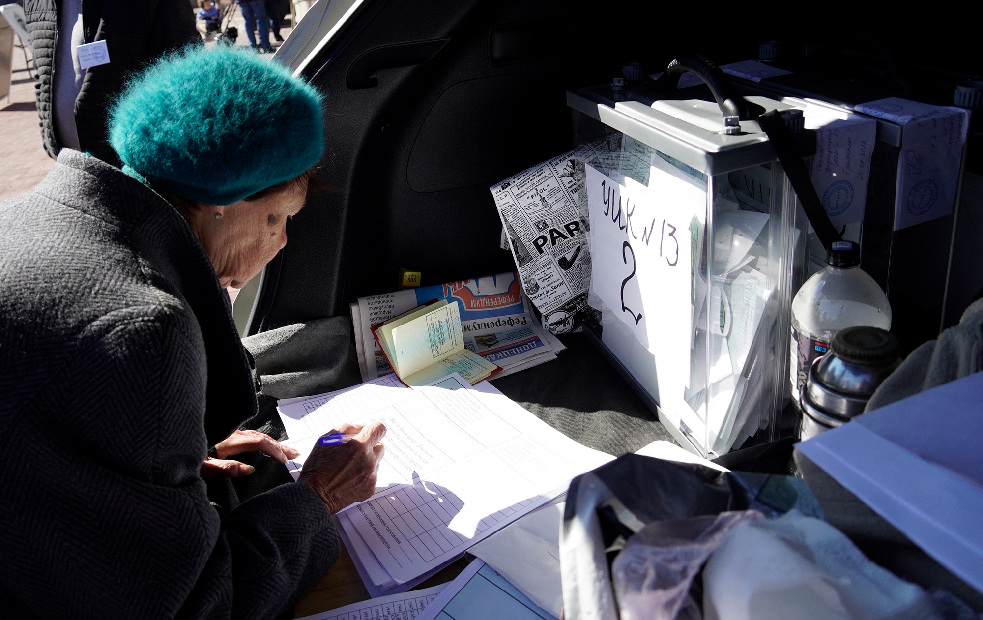 &quot;Выборы&quot; под дулом автомата. Как украинцев в оккупации заставляют голосовать за Путина