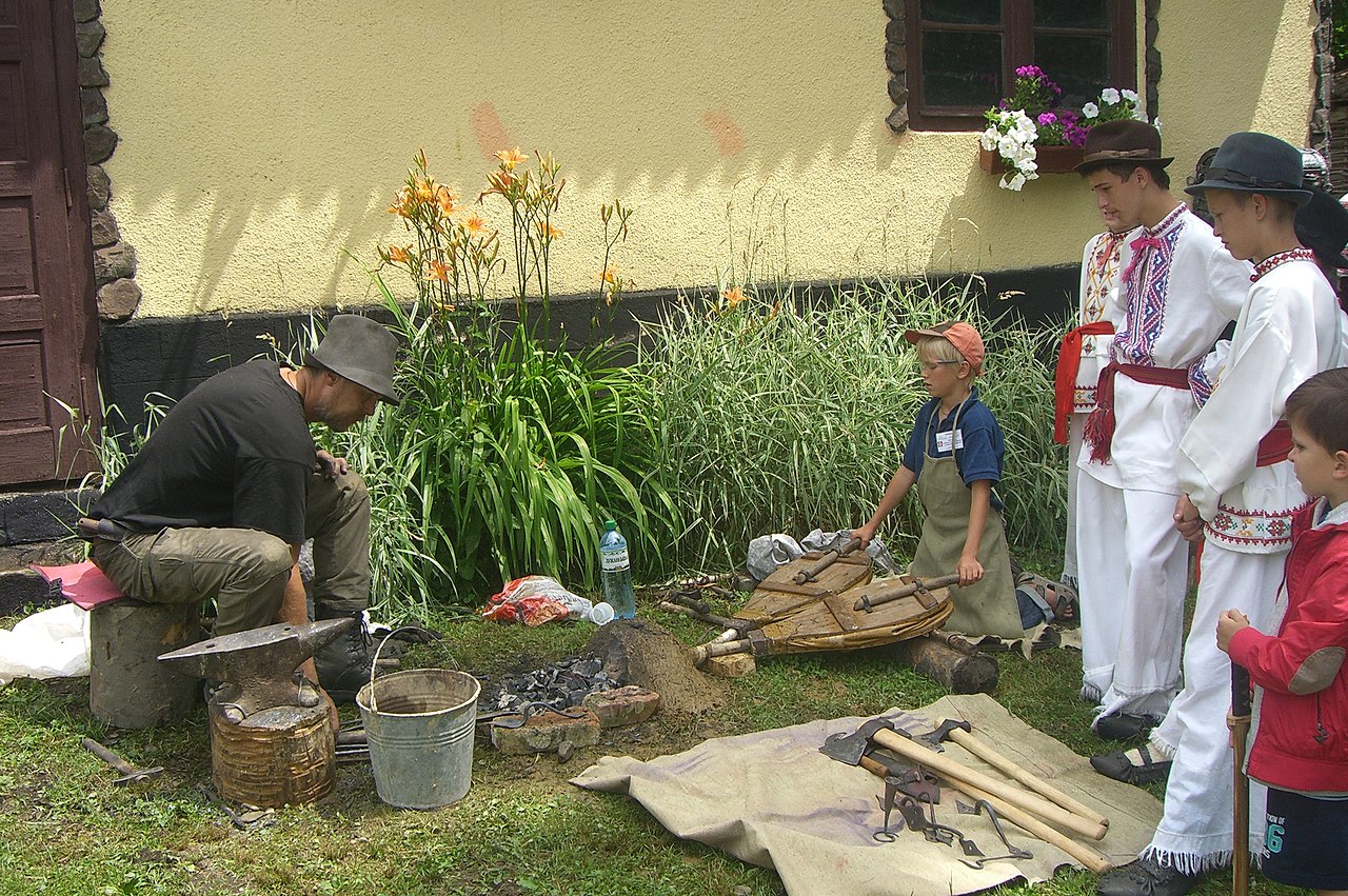 Механізми 18 сторіччя. В Україні діє єдина водяна кузня за старовинними традиціями