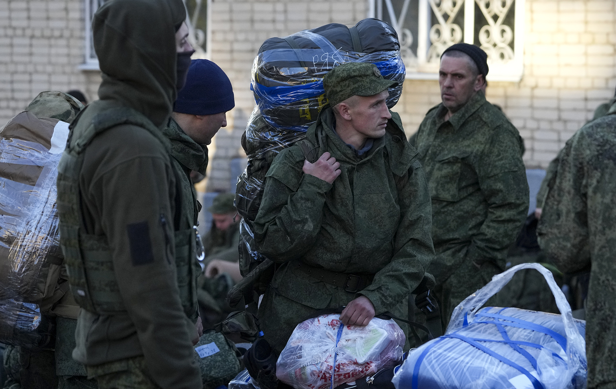 Армия должников: как Россия скупает &quot;добровольцев&quot; для войны в Украине