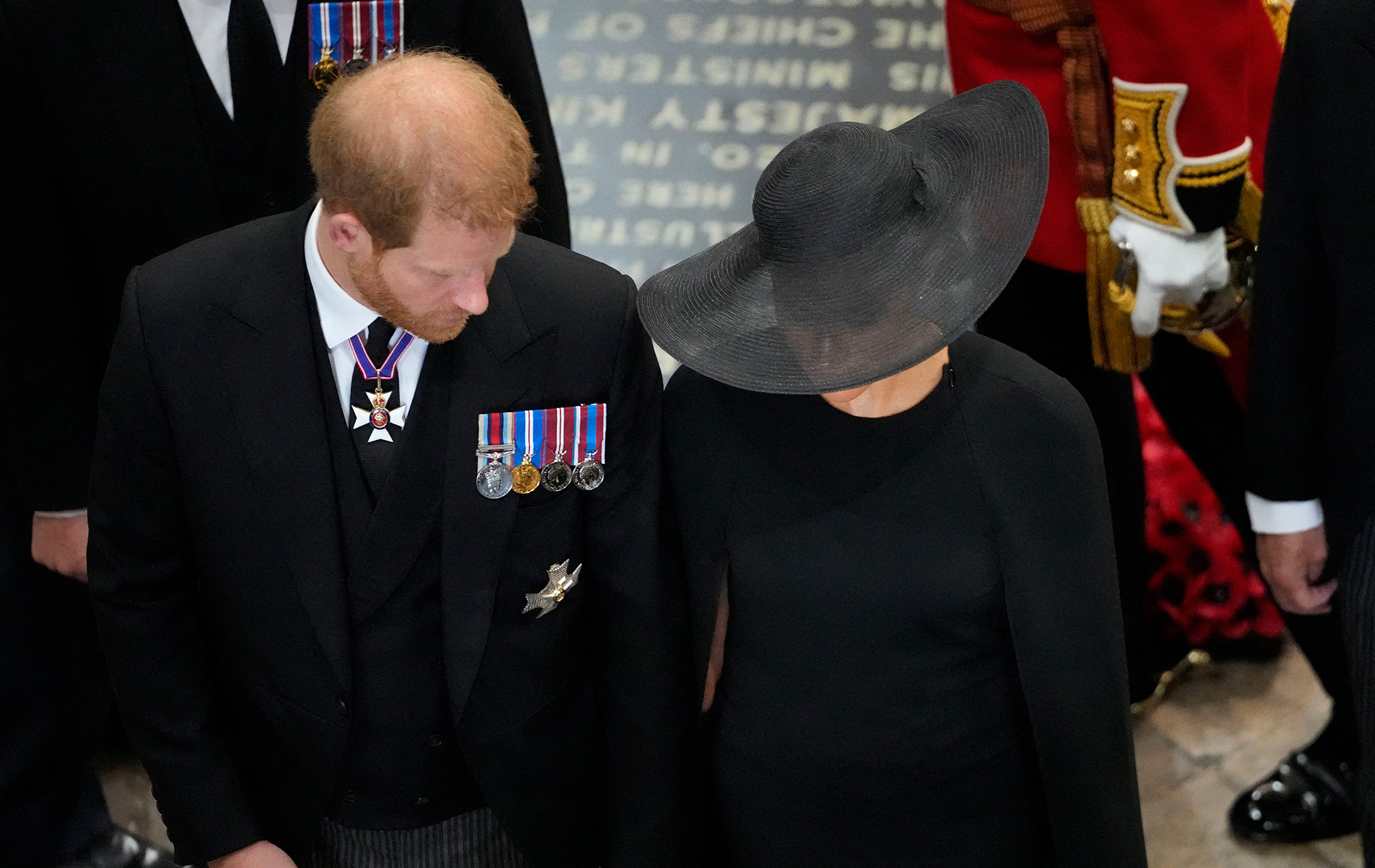 Меган Маркл расплакалась на похоронах королевы Елизаветы II