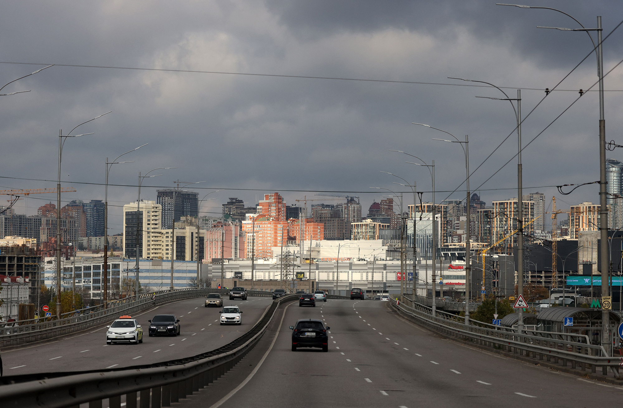 Що таке гідроудар: осіння небезпека для автомобіля