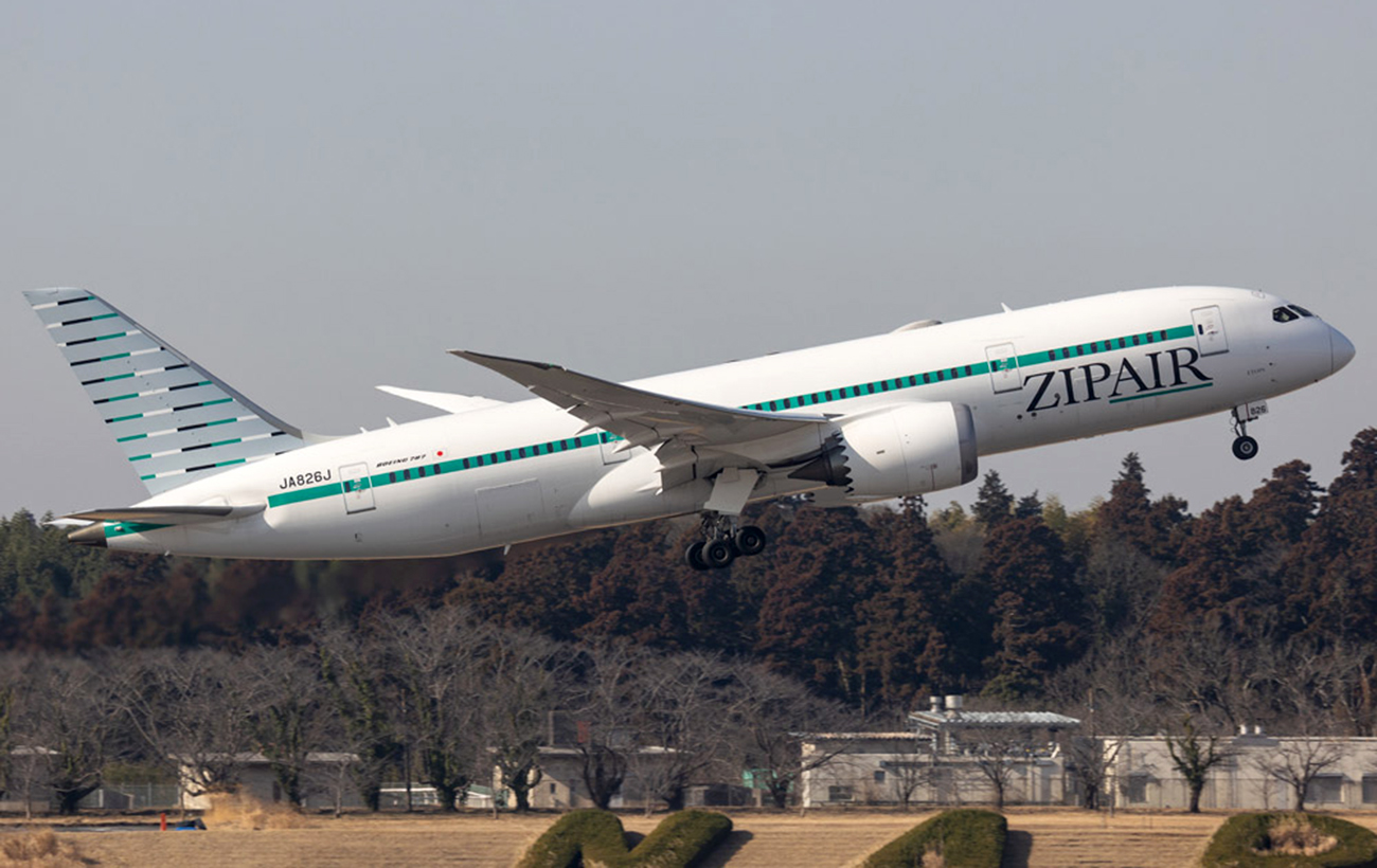 Не ассоциироваться с РФ. Японская авиакомпания перекрасила свои самолеты