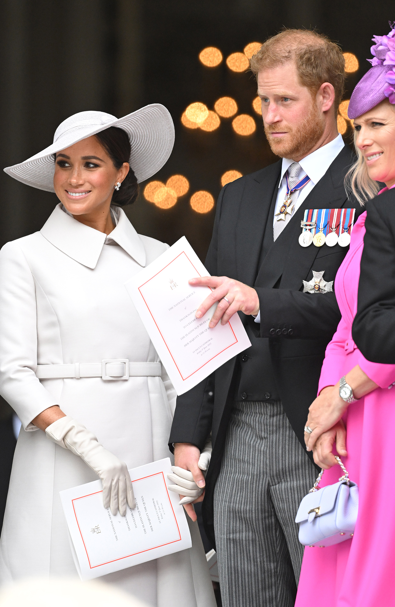 Принц Гаррі і Меган Маркл вперше за два роки вийшли в світ разом з королівською сім'єю (фото)