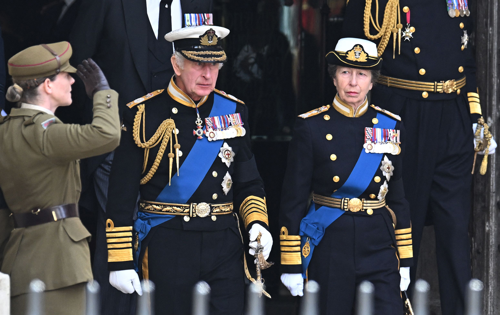 Світ прощається з королевою. Фото зі скорботної церемонії поховання Єлизавети II