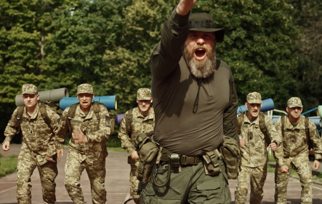 &quot;Говорю это как малоросс со стажем&quot;. Актер-воин дал важный совет украинским семьям