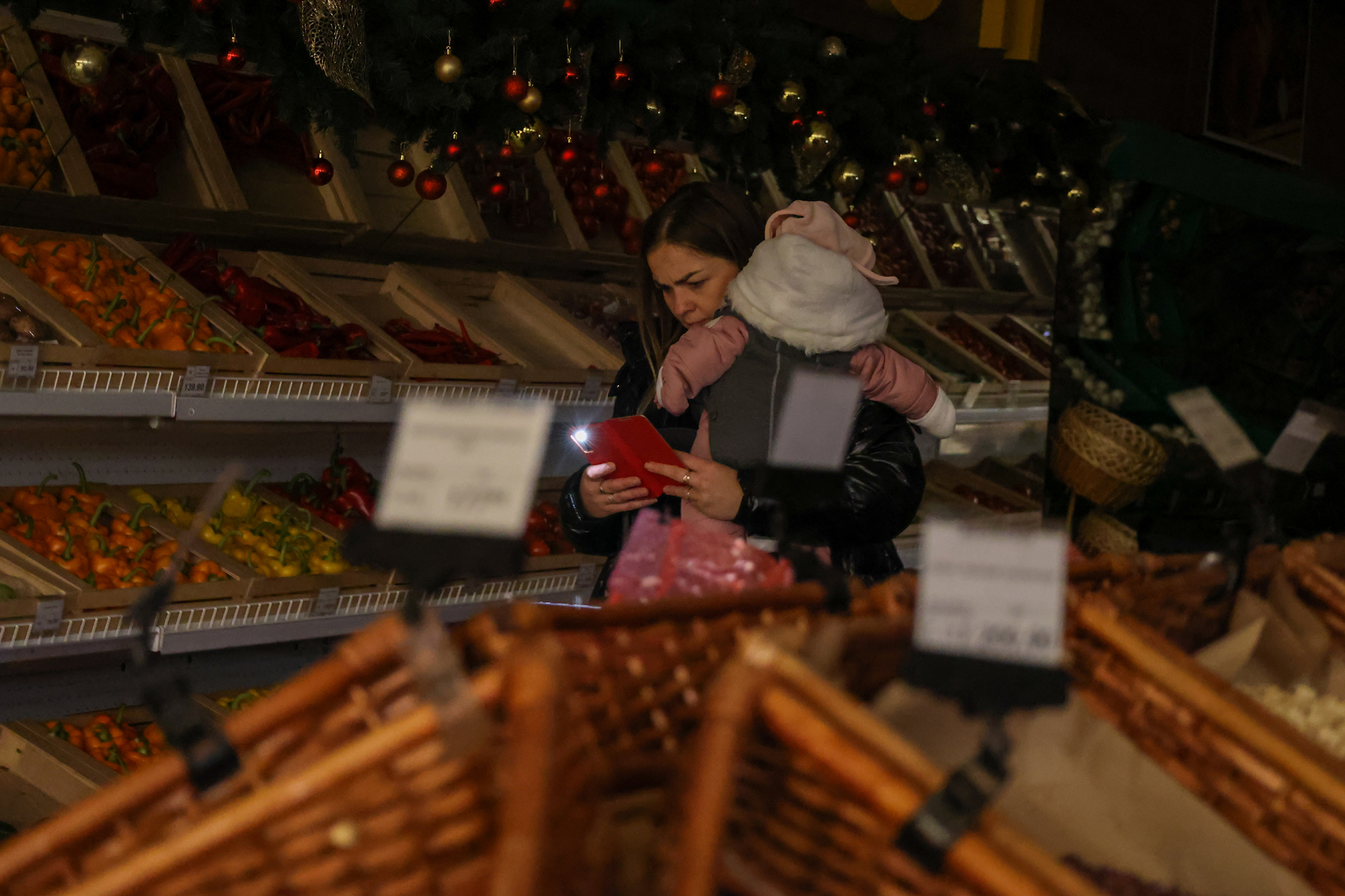 Бізнес на генераторах: як працюють сервіси в Україні без світла та де знадобиться готівка